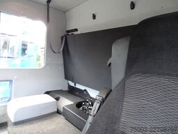 Mercedes-Benz Actros 2533 6X2 HMF 1820 Langmaterial