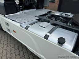 DAF XF 480 SSC Super Space 2x tank LED PTO-Prep 338...