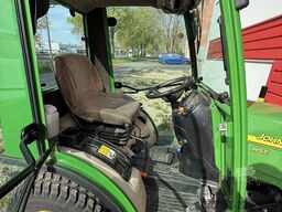 John Deere 2320