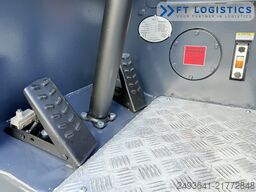 Combilift CB2500 GAS TRIPLEX 4900 FORK POSITIONER