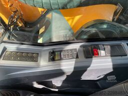 Hyundai Robex 300NLC-9A