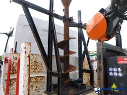 Renault D 240 DTI 4x2 + Risa G2T drilling installation