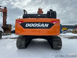 Doosan DX300LC-7 excavator w/ GPS, 3 buckets and tiltrota