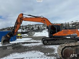 Doosan DX300LC-7 excavator w/ GPS, 3 buckets and tiltrota