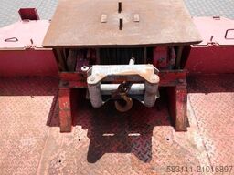  LAWETA NISKOPODWOZIOWA / NAJAZDY HYDRAULICZNE /