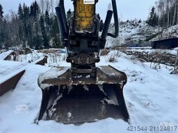 Komatsu PC228USLC-11 Crawler Excavator – Rototilt and 2 Bu