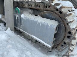 Metso LT200HP cone crusher with hopper (engine replaced)