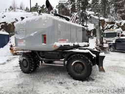 Hitachi ZX170W-5B Wheeled machine with 2 chains, grading b