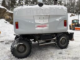 Hitachi ZX170W-5B Wheeled machine with 2 chains, grading b