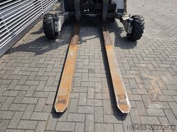 MOFFETT M4 25.3 Mitnahmestapler 4 x 4 erst 384 Std.