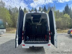 Mercedes-Benz Sprinter 519 CDI Minibus – 17 Seats