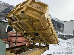 Yanmar C50R-3C tracked dumper with low hours and an extra