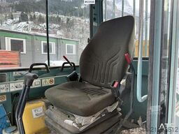 Yanmar C50R-3C tracked dumper with low hours and an extra