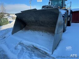 Volvo L250H Wheel Loader with bucket – gearbox needs rep