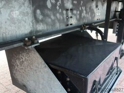 System Trailer N/A gesloten, stuur-as + Dhollandia 2000 kg kle...