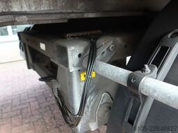 System Trailer N/A gesloten, stuur-as + Dhollandia 2000 kg kle...