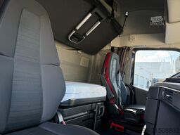 Volvo FH  460 MEGA LowDeck VEB+ 2Tanks 2Liegen TÜV9 26