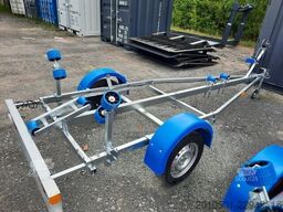 NEU Bootsanhänger verstellbar 750 kg feuerverzinkt