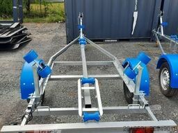NEU Bootsanhänger verstellbar 750 kg feuerverzinkt