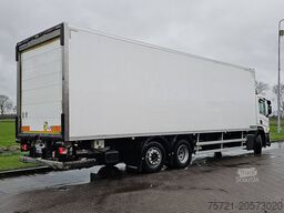 SCANIA P320 6X2*4 LAMBERET FRIGO