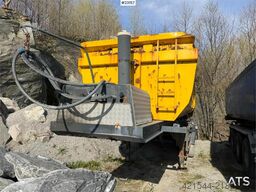 Maur Bilpåbygg 3-axle tipping semi-trailer for sale as a repair o