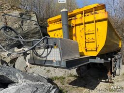 Maur Bilpåbygg 3-axle tipping semi-trailer for sale as a repair o