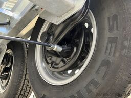 Blyss KTT V2L mit Mulde Kabeltrommelanhänger