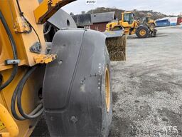 Volvo L90F wheel loader w/ Volvo gravel bucket. WATCH VI