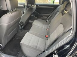 VOLKSWAGEN Passat Variant 110kw DSG Kamera *LED *Navi