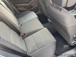 VOLKSWAGEN Passat Variant 110kw DSG Kamera *LED *Navi
