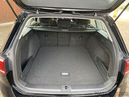 VOLKSWAGEN Passat Variant 110kw DSG Kamera *LED *Navi