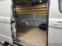 Ford Transit Custom 320 / 2.0 TDCI / L2H1 Limited / ...