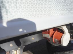 Renault D19 Wide 4x2 E6 / Lamberet 22 EPAL refri