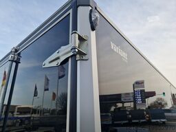 Variant schwarz breit stark gebremst