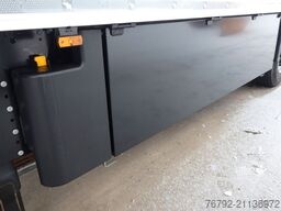 SCHMITZ CARGOBULL SKO 24/L V7 Doppelst./Trennwand vorber./617 Std.