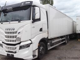 IVECO S-WAY 460 LNG Motor raucht weiß