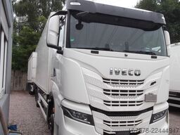 IVECO S-WAY 460 LNG Motor raucht weiß