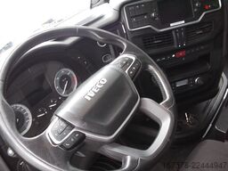 IVECO S-WAY 460 LNG Motor raucht weiß
