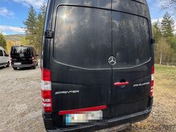 Mercedes-Benz Sprinter 519 Minibus – 21 seats – Two sets of tire