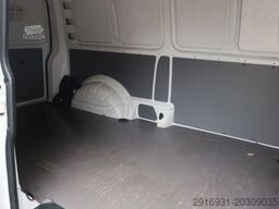 VOLKSWAGEN T6.1 lang / 1. Hand / PDC / Klima / FN: 56