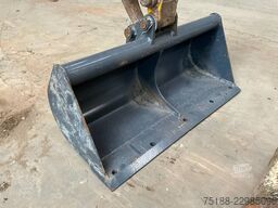 JCB 8008