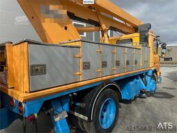 Scania 82m lift truck w/ Simon cara 170 - Must see. WATCH