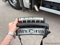 MERCEDES-BENZ 1833 Axor / HIAB 122-3 / 7m Pritsche / 1. Hand