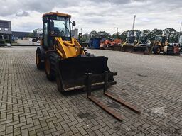 JCB 409 Bucket + Forks!