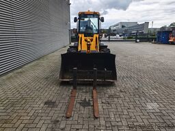JCB 409 Bucket + Forks!