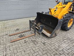 JCB 409 Bucket + Forks!