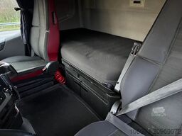 Volvo FH 460 Globe XL 6 x 2 volumencombi met 2 ass aa...