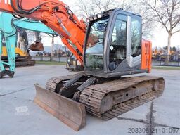 HITACHI ZX135