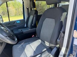 VW Crafter Minibus – 10 seats – 4x4 -Wheelchair lift