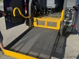 VW Crafter Minibus – 10 seats – 4x4 -Wheelchair lift